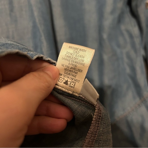 Anthropologie Cloth & Stone Women's Split Back Chambray Top Size‎ S Button Up - Picture 10 of 10
